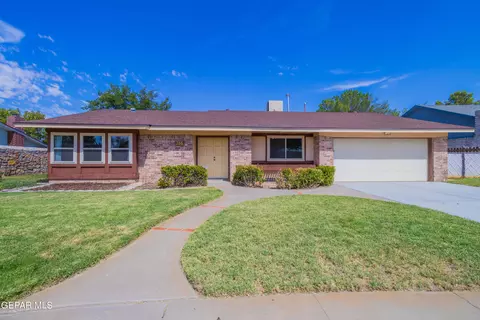 355 Roslyn Dr, Horizon City, TX 79928