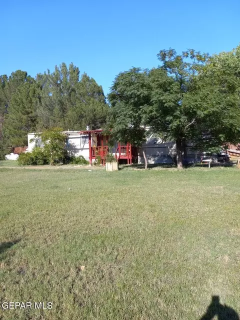 672 De Vargas Dr, Fabens, TX 79838