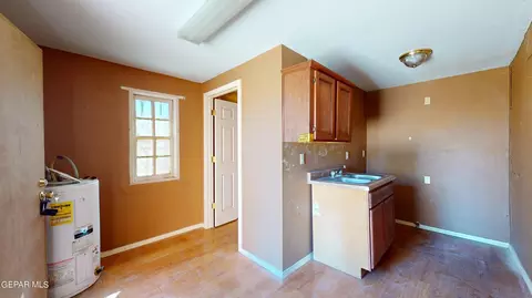 300 E Washington St, Anthony, TX 79821 photo 8