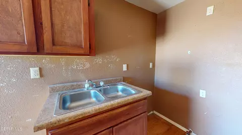300 E Washington St, Anthony, TX 79821 photo 9