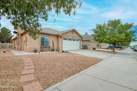 12424 Sombra Grande Dr, El Paso, TX 79938