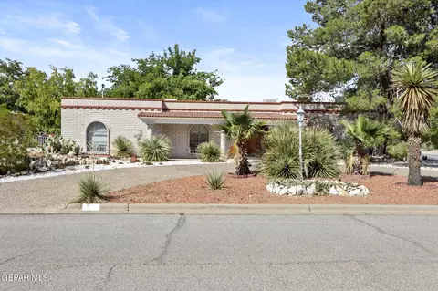 301 Feather Moon Dr, Santa Teresa, NM 88008