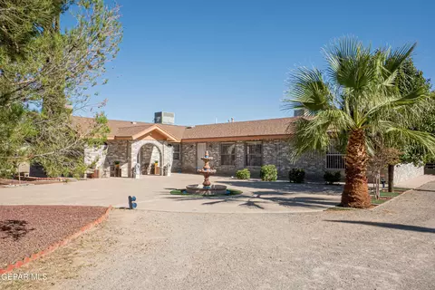 620 Jim Beam Dr, Socorro, TX 79927