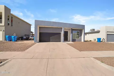 909 Mormon Tea Dr, Socorro, TX 79927
