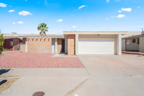 11211 Les Peterson Ln, El Paso, TX 79936