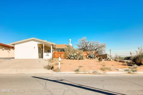 102 Casas Lindas Ln, Santa Teresa, NM 88008