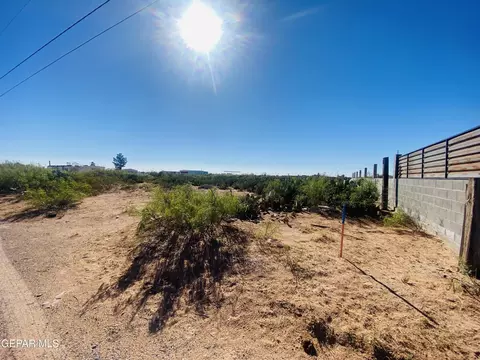 769 Broadmoor Dr, Chaparral, NM 88081