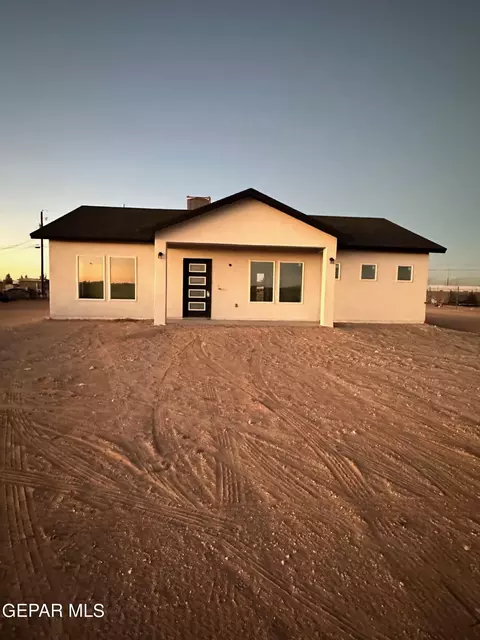 15579 Attrill St, El Paso, TX 79928
