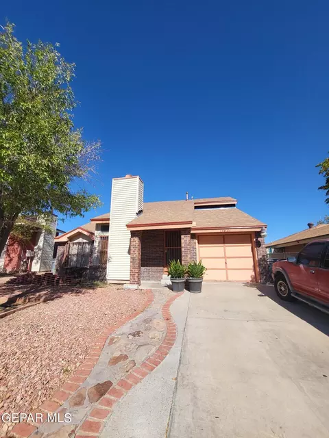 11821 Jim Ryan Ln, El Paso, TX 79936