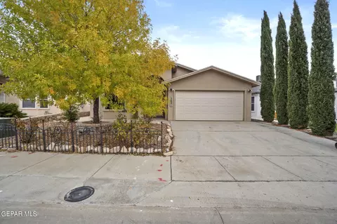 12821 Tierra Ayala Dr, El Paso, TX 79938