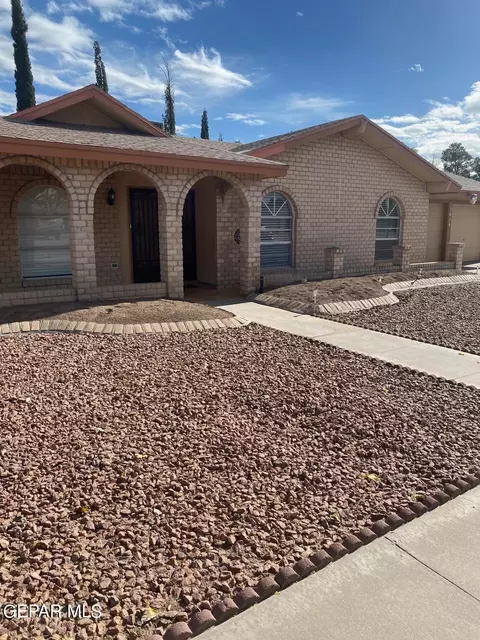 2056 Ocean, El Paso, TX 79936