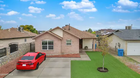 10248 Valle De Oro Dr, Socorro, TX 79927