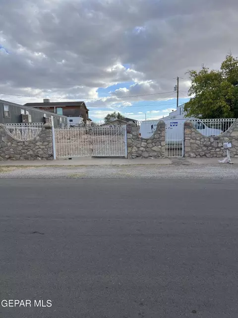 906 Lakewood Rd, Canutillo, TX 79835