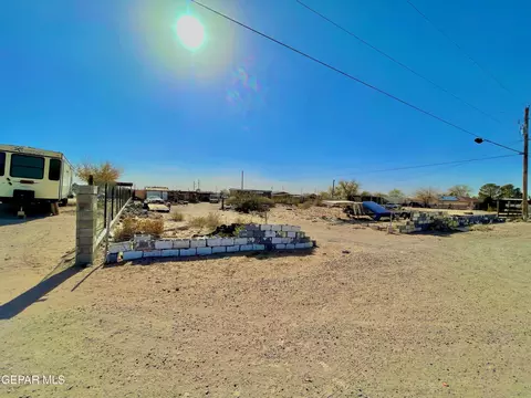 15036 Colonia Tierra Rd, El Paso, TX 79928