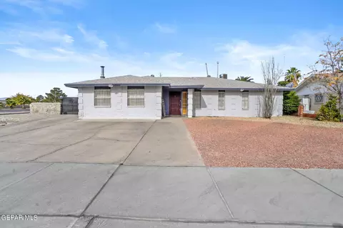 10901 Sam Snead Dr, El Paso, TX 79936