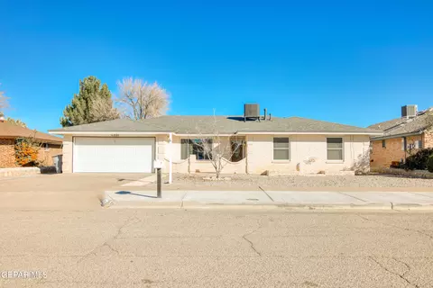 11221 Thundercloud Dr, El Paso, TX 79936