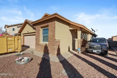 520 Cactus Crossing Dr, Horizon City, TX 79928