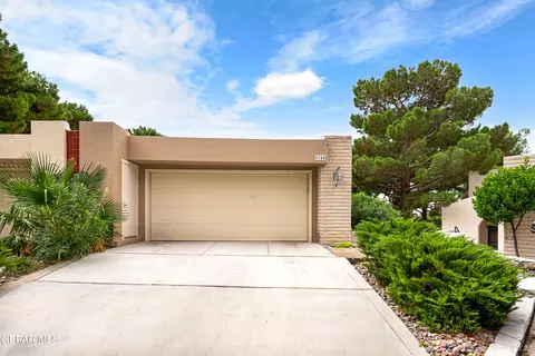 5748 Mira Grande Dr, El Paso, TX 79912