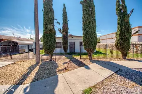 568 Passmore Rd, El Paso, TX 79927