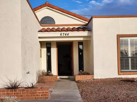 6744 Villa Hermosa Dr, El Paso, TX 79912
