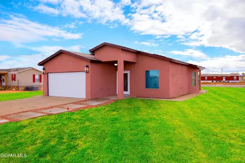 350 Vida Bonita Way, Clint, TX 79836