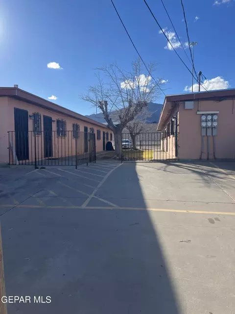 8968 N Gatway Blvd, El Paso, TX 79904