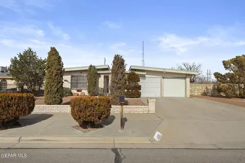 11055 Sam Snead Dr, El Paso, TX 79936