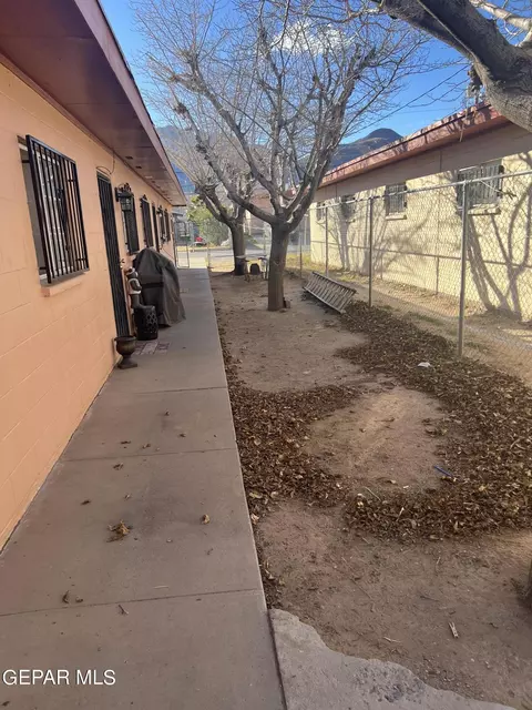 8965 Kenneth St, El Paso, TX 79904
