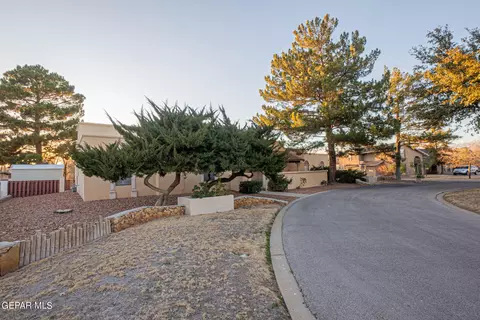 477 Kingswood Dr, El Paso, TX 79932