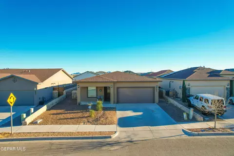 865 Bronze Hill Ave, Santa Teresa, NM 88008