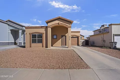 2332 Honey Dew St, El Paso, TX 79938