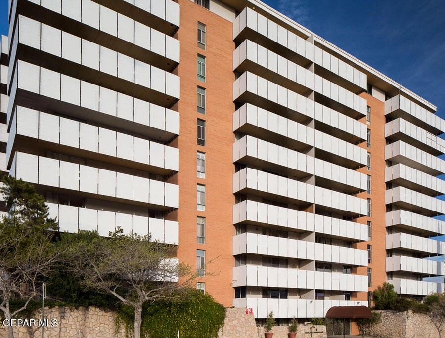 1800 N Stanton St Unit 305  