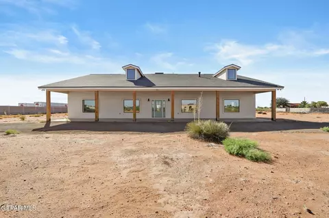 5061 Indian Wells Dr, El Paso, TX 79938