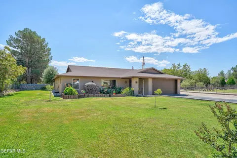 538 Rancho Viejo Dr, Socorro, TX 79927