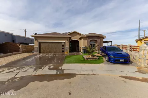 821 Desert Sky Dr, El Paso, TX 79928