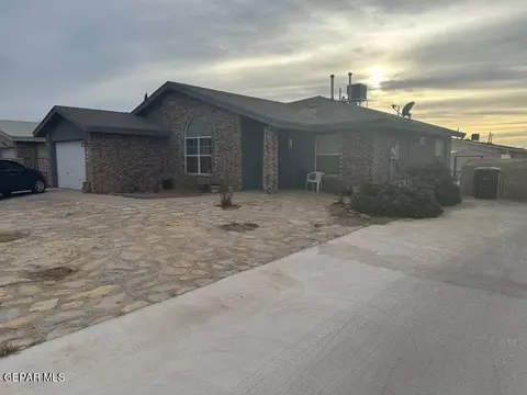 449 Von Bargen Dr, Horizon City, TX 79928