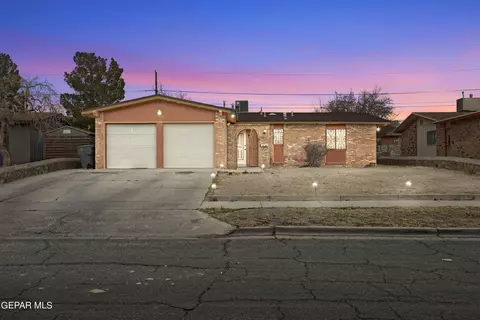 2100 Octubre Dr, El Paso, TX 79935