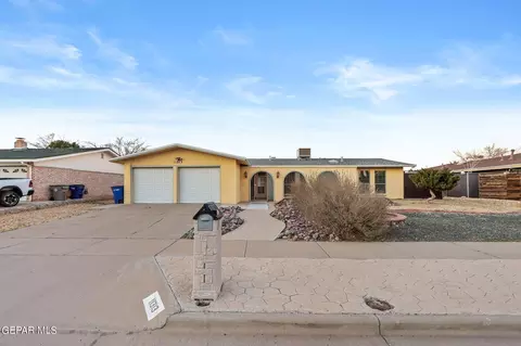 11313 Tom Ulozas Dr, El Paso, TX 79936