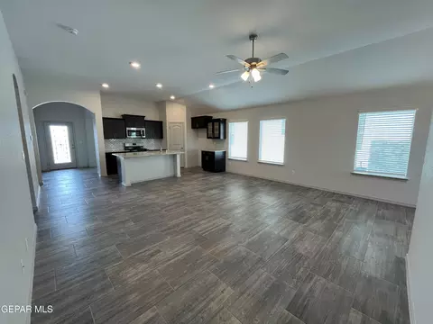 1096 Nepal Sky St, Horizon City, TX 79928