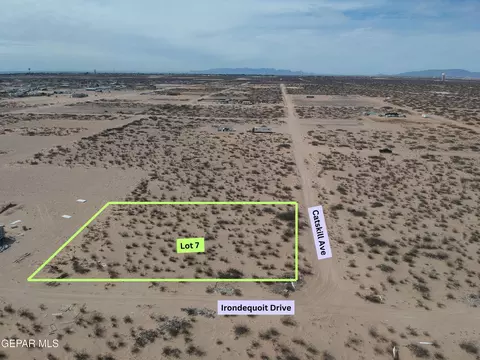 7 Catskill Ave, Horizon City, TX 79928