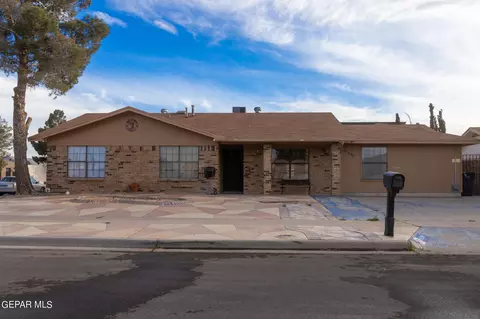 11238 Red Hawk Ln, El Paso, TX 79936