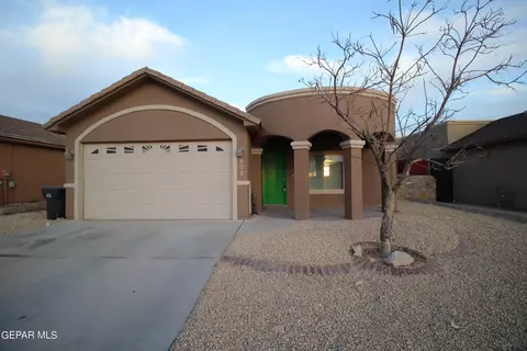 808 Desert Sky Dr, Horizon City, TX 79928
