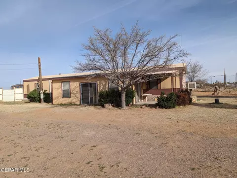 414 Amparo Rd, Chaparral, NM 88081