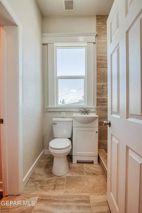 Bath - 308 E River Ave, El Paso, TX 79902 photo 1 of 3