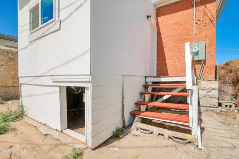 Exterior - 308 E River Ave, El Paso, TX 79902 photo 8 of 10