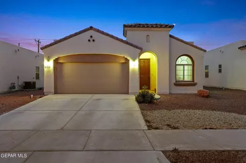 1053 Shields St, El Paso, TX 79928