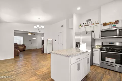 Kitchen - 15152 Method Ave, El Paso, TX 79938 photo 3 of 4