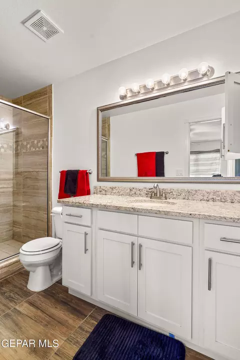 Bath - 15152 Method Ave, El Paso, TX 79938 photo 2 of 3