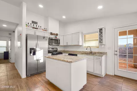 Kitchen - 15152 Method Ave, El Paso, TX 79938 photo 1 of 4