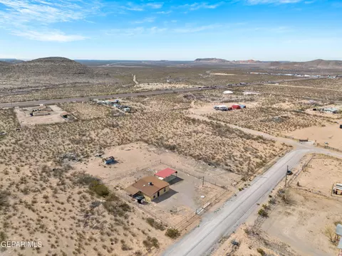 17540 Camino Buena Vida, El Paso, TX 79938